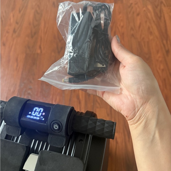 NOBL Black Rolling Suitcase scooter - Picture 12 of 12